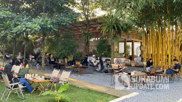 Kedai Ngopi di Kebon Awi di Kampung Ciseureuh Talang RT 04/13 Kelurahan Karangtengah, Kecamatan Gunungpuyuh, Kota Sukabumi. | Foto: SU/Asep Awaludin