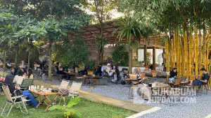 Kedai Ngopi di Kebon Awi di Kampung Ciseureuh Talang RT 04/13 Kelurahan Karangtengah, Kecamatan Gunungpuyuh, Kota Sukabumi. | Foto: SU/Asep Awaludin