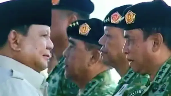 Chairawan K. Nusyirwan mendapat kenaikan pangkat Jenderal Kehormatan Bintang 3 dari Presiden Prabowo Subianto. (Sumber: dok kang oni)