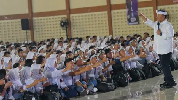 Sekretaris Daerah Provinsi Jawa Barat melantik 2000 Anggota Forum OSIS Jawa Barat, bertempat di Telkom University Convention Hall, Kabupaten Bandung, Sabtu 9 Agustus 2025 (Sumber: dok: Aji Baram/Dokpim Jabar)