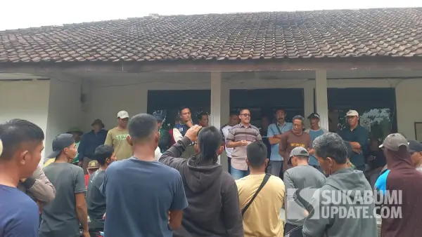 Petani penggarap di lahan perkebunan PT Asabaland menolak kenaikan biaya tanda jasa (Sumber: su/ragil)