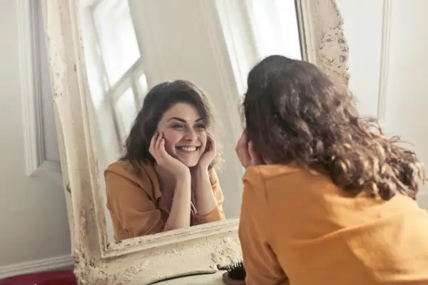 Ilustrasi cara mudah melatih self-love dan kepercayaan diri (Sumber: pexels.com/@Andrea Piacquadio) (Sumber : pexels.com)