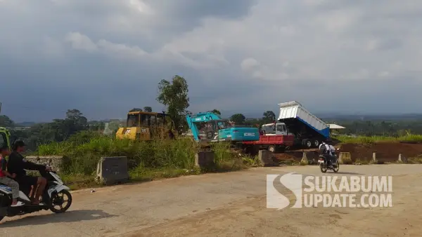 Pengerjaan proyek Tol Bocimi Seksi 3 di Kabupaten Sukabumi. | Foto: SU/Ibnu Sanubari