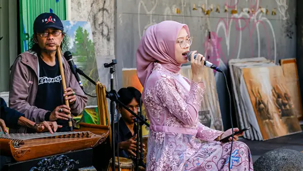 Ilustrasi - Royalti Musik di Acara Pernikahan: Siapa yang Wajib Bayar? (Sumber : Pexels.com/@Noval Gani).