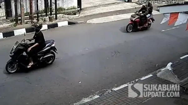 Tangkapan layar CCTV korban terlihat dibuntuti oleh dua orang terduga pelaku curanmor. (Sumber Foto: Istimewa)