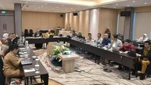 Wali Kota Sukabumi Ayep Zaki dalam Rapat Sosialisasi dan Koordinasi Pengusulan DAK Tahun 2026 bersama jajaran Dirjen Keuangan Daerah Kemendagri di Jakarta, Selasa 12 Agustus 2025 | Foto : Dokpim