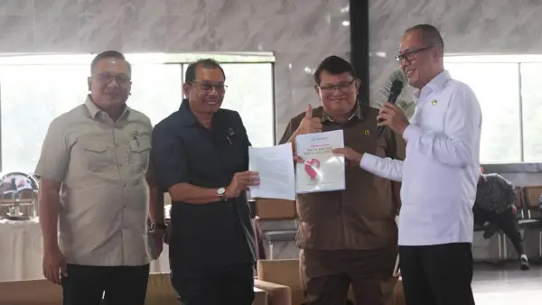 Wali Kota Sukabumi Ayep Zaki saat bertemu Komisi DPRD Jawa Barat, Rabu (13/8/2025) | Foto : Dokpim