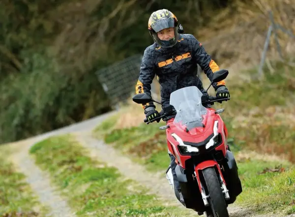 Honda ADV 160cc dipakai di medan terjal dan menjadi salah satu motor rekomendasi motor untuk touring (Sumber : X/@PutiMotor)
