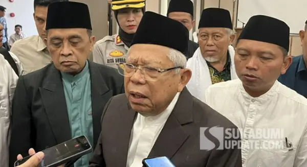 Wapres RI ke-13 Ma’ruf Amin saat diwawancarai media usai menghadiri acara Halaqoh Transformasi untuk Kebangkitan Pondok Pesantren di Sukabumi, Kamis (14/8/2025). (Sumber Foto: SU/Turangga Anom)