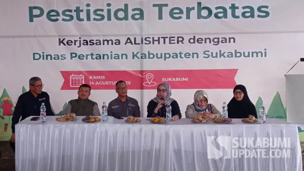 Distan Kabupaten Sukabumi bersama Aliansi Stewardship Herbisida Terbatas (Alishter) menggelar Training of User pestisida terbatas bagi petani di wilayah IV Palabuhanratu. (Sumber Foto: SU/Ilyas)