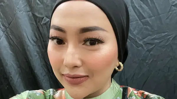 Dunia hiburan Tanah Air berduka atas kepergian Mpok Alpa, komedian dan presenter yang selalu menghibur dengan canda tawanya. (Sumber : Instagram/@nina_mpokalpa).
