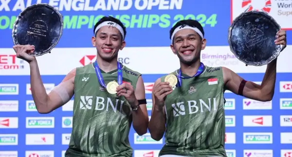 Potret kebersamaan Fajar Alfian/M. Rian Ardianto ketika menjuarai All England 2024 (Sumber : X/@ArsjadRasjid)