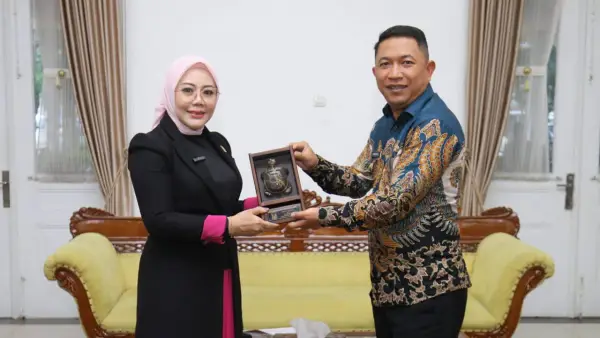 Wakil Bupati Sukabumi Andreas menerima kunker Anggota DPD RI Aanya Rina Casmayanti. (Sumber : Diskominfosan Kab. Sukabumi)