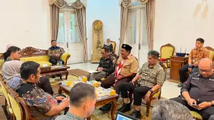 Kadisdagin Kabupaten Sukabumi, Dani Tarsoni saat menyampaikan aspirasi kepada Anggota DPD RI perwakilan Jawa Barat, Aanya Rina Casmayanti. (Sumber Foto: Istimewa)