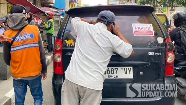 Mobil tak bertuan di jalan A Yani Kota Sukabumi (Sumber: su/awal)