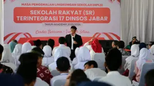 Sekretaris Daerah Jawa Barat, Herman Suryatman, saat membuka MPLS Sekolah Rakyat Terintegrasi 17 Dinsos Jabar di Cimahi. (Sumber Foto: Biro Adpim Jabar)