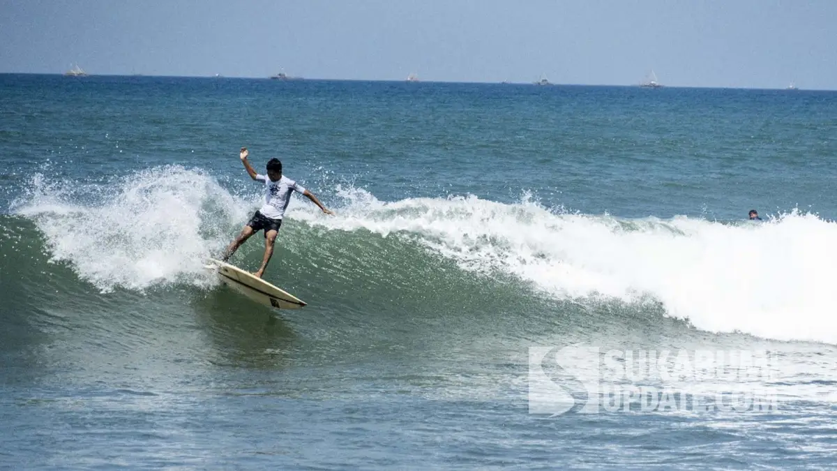 Pantai Cimaja Sukabumi: 120 Peselancar dari 11 Negara Beraksi di Festival Surfing Internasional