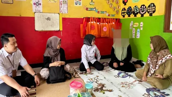 DP3A Kabupaten Sukabumi saat melakukan asesmen korban pencabulan di Kebonpedes | Foto : Dok. DP3A