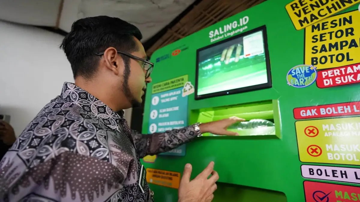 Saling.id Luncurkan Mesin RVM di Sukabumi: Bisa Tukar Sampah Plastik Jadi Pulsa dan Kuota
