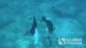 Kibar merah putih di dasar laut kawasan Unesco Global Geopark Ciletuh Palabuhanratu (Sumber: POKMASWAS Genteng Nusantara)