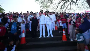 Upacara HUT ke 80 RI. Wali Kota, Wakil Wali Kota dan Ketua DPRD Kota Sukabumi bersama warga di Lapang Merdeka (Sumber: dokpim kota sukabumi)