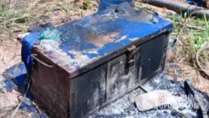 Peralatan fasilitas proyek pembangunan SUTT di Simpenan Sukabumi dibakar OTK (Sumber: dok PLN)