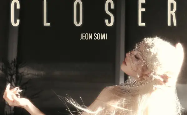 Lirik Lagu CLOSER dari Jeon Somi, When Im Lookin In Your Eyes (Sumber : Instagram/@theblacklabel)