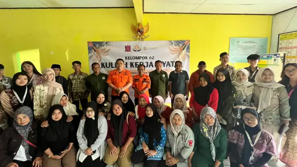 BPBD Kabupaten Sukabumi melalui Bidang Pencegahan dan Kesiapsiagaan, menggelar sosialisasi dan penanaman pohon bersama warga Desa Nangkakoneng, Kecamatan Cikidang, Selasa (19/8/2025) | Foto : Dok BPBD