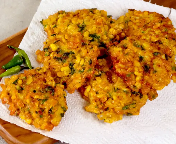 Bakwan Jagung, menu sederhana teman makan di meja. (Sumber : x/@eatsimple)