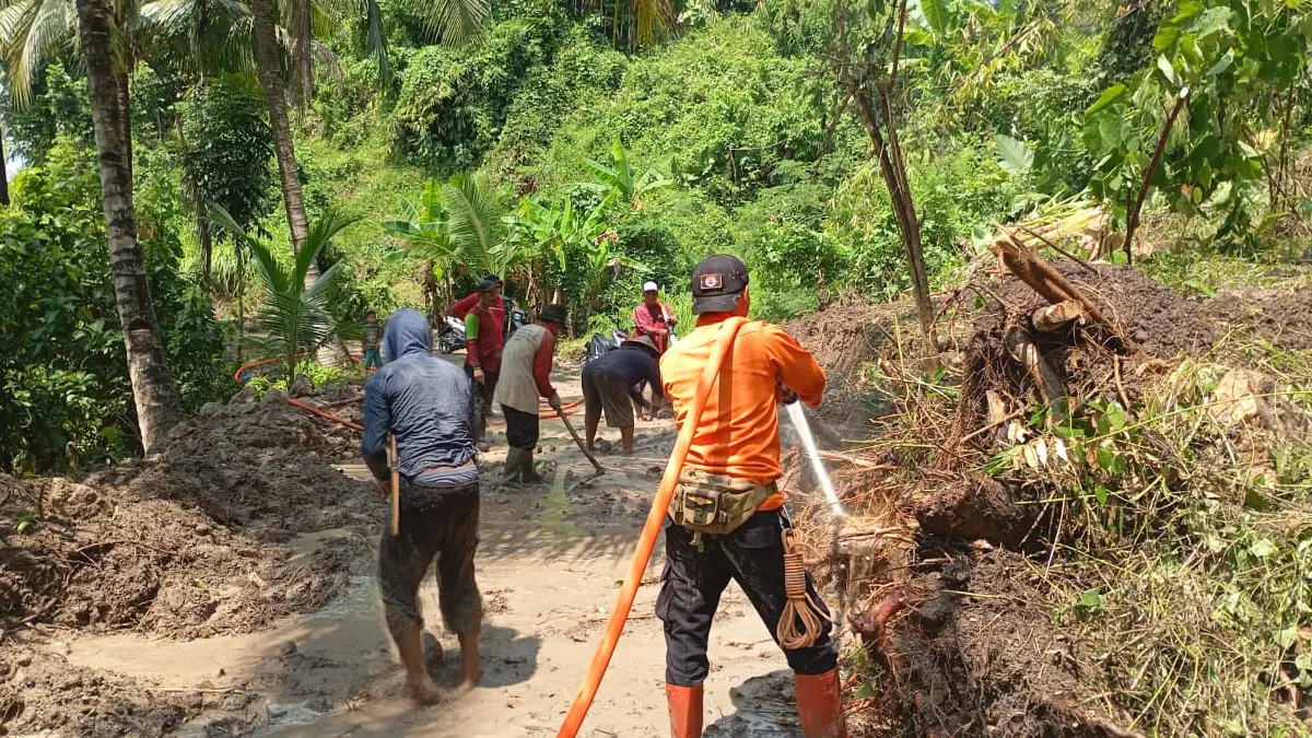 Tak Hanya Banjir, Longsor Juga Sergap Tegalbuleud Sukabumi, Banyak Warga Terdampak