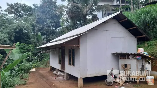 Rumah tinggal keluarga Raya, Balita meninggal akibat cacingan di Desa Cianaga Kecamatan Kabandungan Kabupaten Sukabumi | Foto :  Ibnu Sanubari