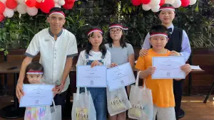 Kebersamaan tamu dan staf Laska Hotel Sukabumi di momen HUT Ke-80 RI. (Sumber Foto: Istimewa)