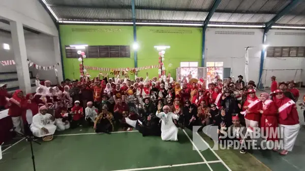 Foto bersama di sela-sela kemeriahan perlombaan Disdik Kabupaten Sukabumi. | Foto: Istimewa