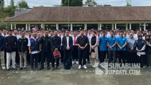 Foto bersama Aigisan Kyoudo Kumiai dengan pencari kerja. | Foto: SU/Asep Awaludin