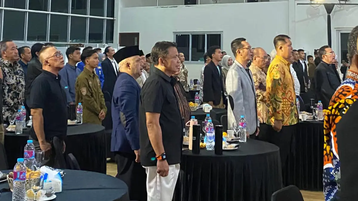 Anggota DPRD Jawa Barat, Hasim Adnan, hadir di antara para tamu undangan acara Sukabumi Heroes di Universitas Nusa Putra, Jumat malam (08/08/2025).