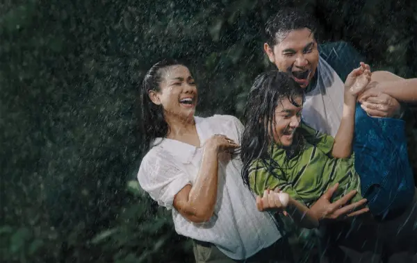 Poster film bioskop Hanya Namamu Dalam Doaku yang diperankan oleh Vino G. Bastian dan Nirina Zubir (Sumber : X/@habisnontonfilm)
