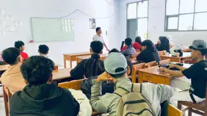 Yusup Saepudin saat mengajar di SMK Wira Utama di Nyalindung, Kabupaten Sukabumi | Dok. Pribadi
