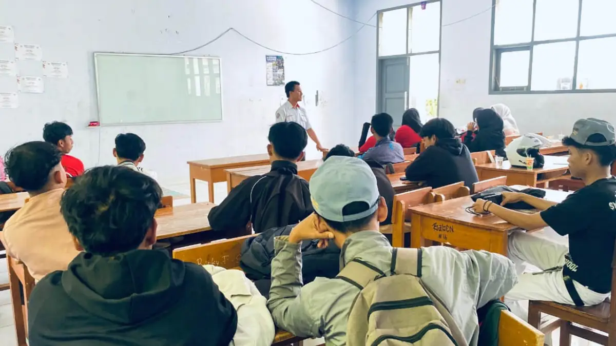 Sosok Yusup Guru Honorer Bergaji Minim, Sang Penyelamat Bendera HUT RI di Nyalindung Sukabumi