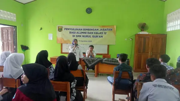 Kegiatan penyuluhan bimbingan jabatan yang digelar di SMK Nurul Qur’an, Kecamatan Cikakak oleh Disnakertrans | Foto : Dok. Disnakertrans