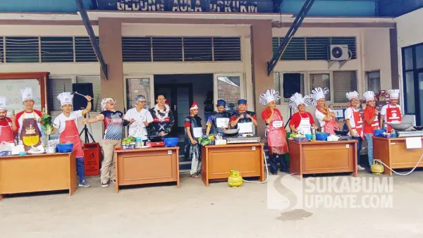 Perlombaan yang digelar DKUKM Kabupaten Sukabumi di halaman kantor. | Foto: Istimewa