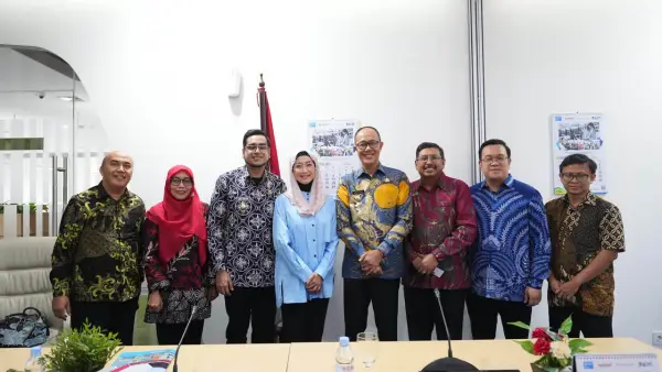 Wali Kota Sukabumi, Ayep Zaki dan Wakil Wali Kota Bobby Maulana, saat bertemu Menteri Komdigi Meutya Hafid dan anggota Komisi I DPR RI Desy Ratnasari di Jakarta | Foto : Dokpim