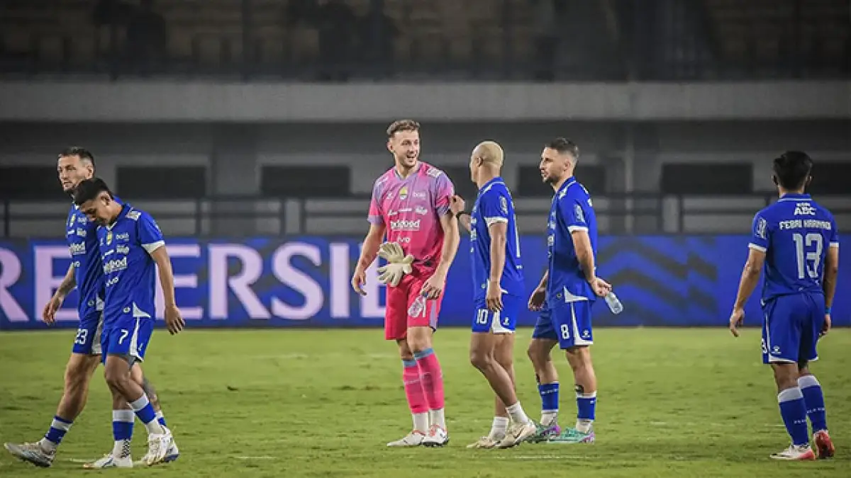 Przybek masih dalam tahap pemulihan, dan bakal absen melawan PSIM di pekan ketiga Super League 2025/2026. | Instagram/@adsprzy