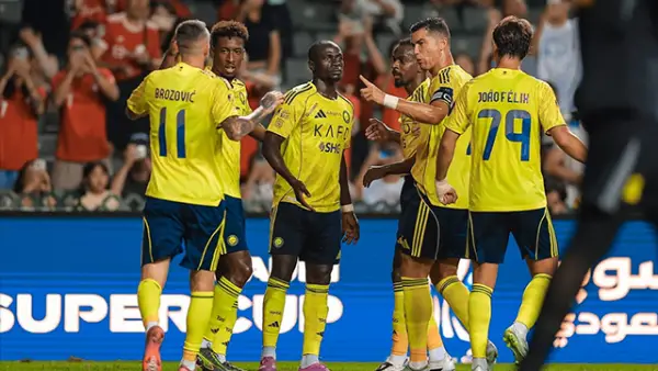 Para pemain Al Nassr juga mega bintang Cristiano Ronaldo tengah melakukan selebrasi usai mebobol gawang Al Ittihad di ajang semi final Saudi Super Cup 2025. (Sumber : Instagram/@Alnassr).