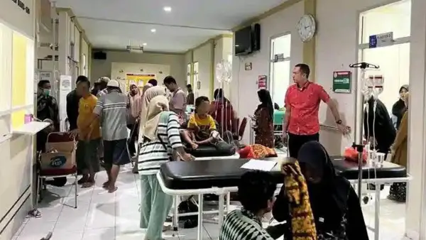Kondisi di Puskesmas Kabandungan Sukabumi. Ratusan warga dilaporkan mengalami keracunan massal usai menyantap hidangan syukuran 4 bulanan. (Sumber Foto: Istimewa)
