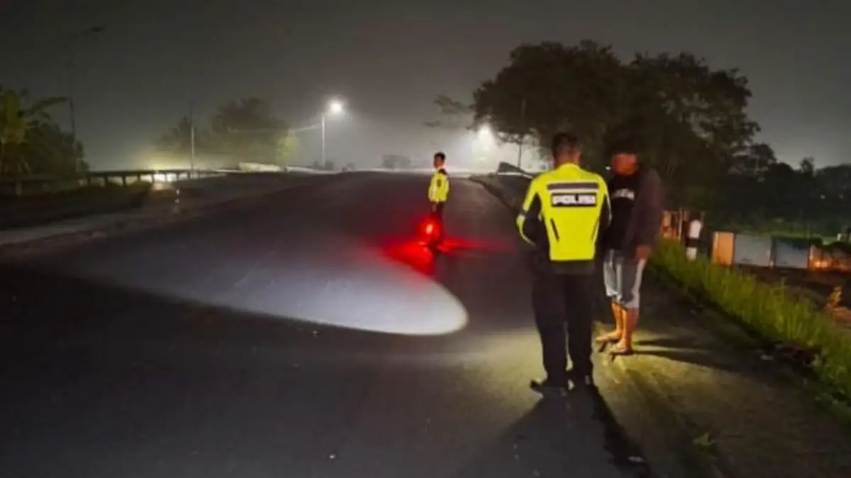 Tabrakan Motor dan Truk di Flyover Cisaat Sukabumi, Dua Orang Luka-luka
