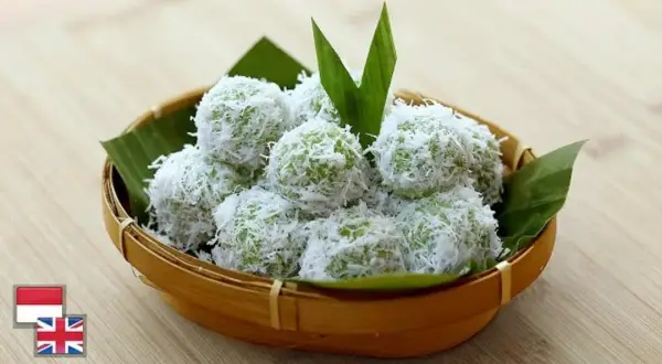 Tampilan kue klepon ala Chef Devina Hermawan (Sumber : Youtube /@devinahermawan)