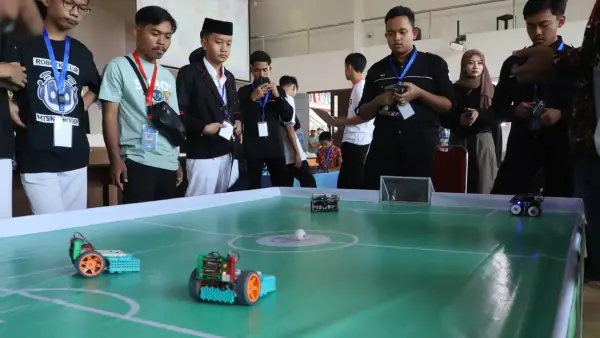 SRC 2025 mengusung tema “AI Technology with Robotic for the Future” dengan berbagai kategori lomba. (Sumber Foto: Istimewa)