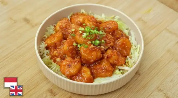 Potret hidangan Udang Tumis Tomat Pedas Manis ala chef Devina Hermawa (Sumber : Youtube /@devinahermawan)