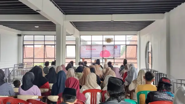 Anggota DPRD Jabar, Muhammad Jaenudin, saat sosialisasi Perda Nomor 1 Tahun 2021 tentang Fasilitasi Penyelenggaraan Pesantren, pada Sabtu (24/8/2025) di Cibatu, Sukabumi | Foto : Tim ADC