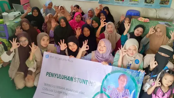 Mahasiswa Kuliah Kerja Mahasiswa (KKM) STKIP Bina Mutiara Sukabumi kelompok 02, penyuluhan stunting di Posyandu Mawar, RT 18 RW 04, Cibolang Kaler, Cisaat, Kabupaten Sukabumi, Sabtu 9 Agustus 2025. (Sumber: dok mahasiswa)